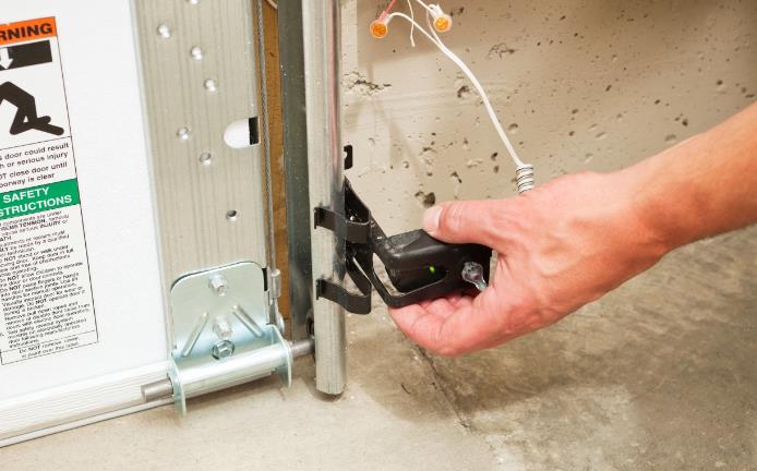 Comment régler le capteur de tension sur la porte du garage