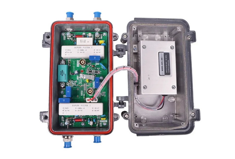 Diplexers with Amplifiers